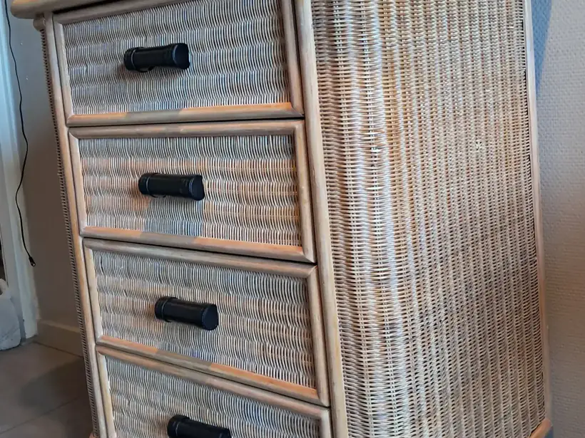Rotan ladekast opnieuw afgewerkt